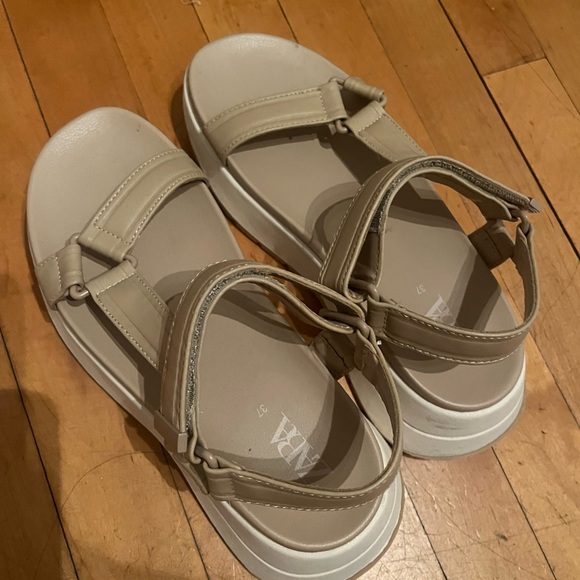 Zara Velcro strap sandals size 37 cream tan worn once - Picture 3 of 3